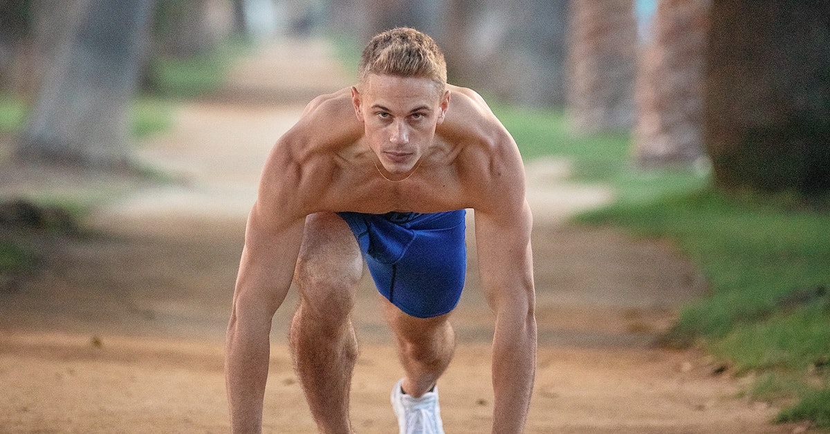 muscular guy in sprint position